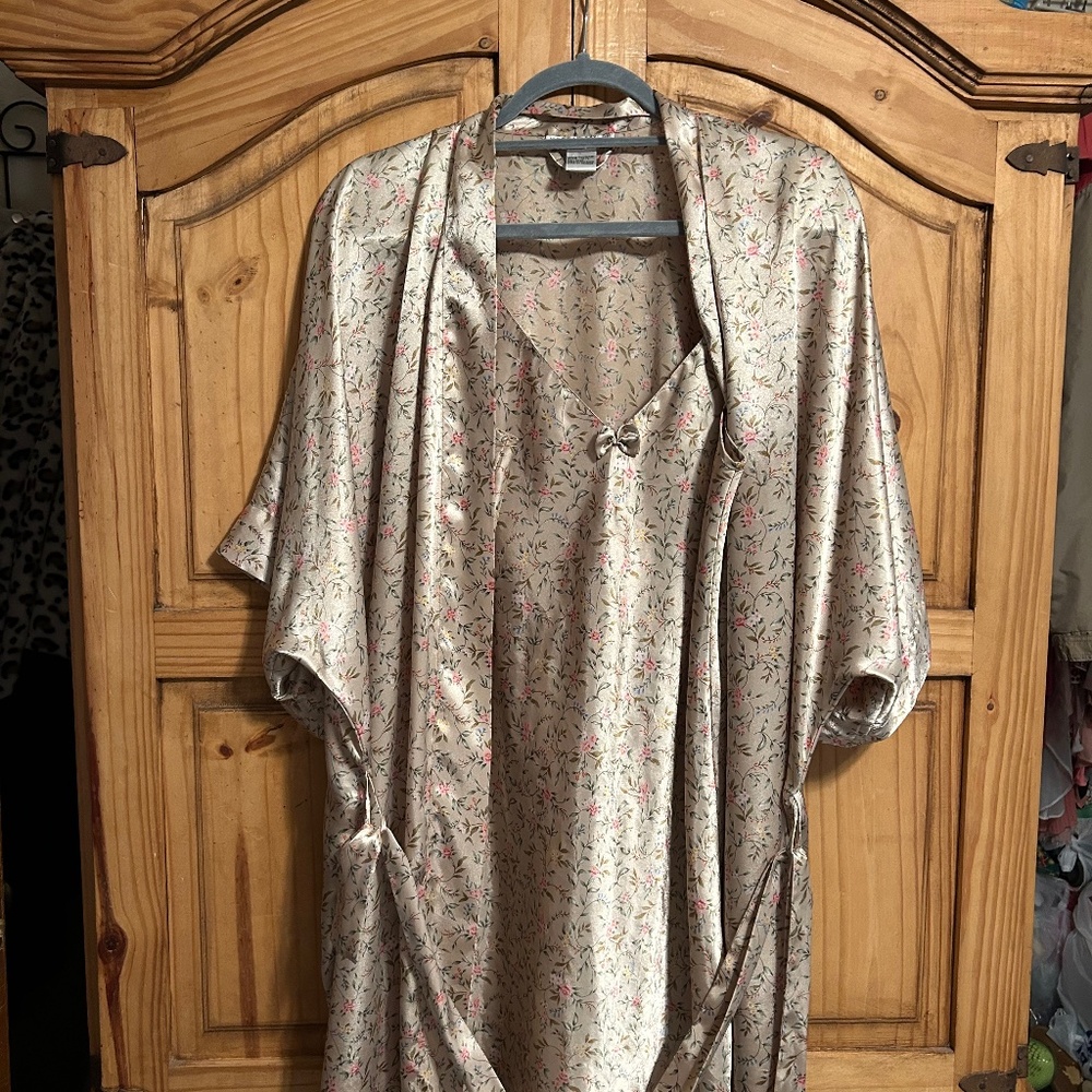 Morgan Taylor Intimates Floral Robe and Slip Set